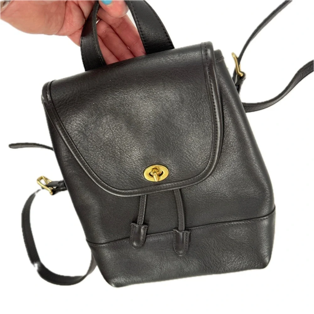 COACH Black Leather Turnlock Drawstring Daypack Backpack Style 9960 Vintage 90s - Picture 10 of 17